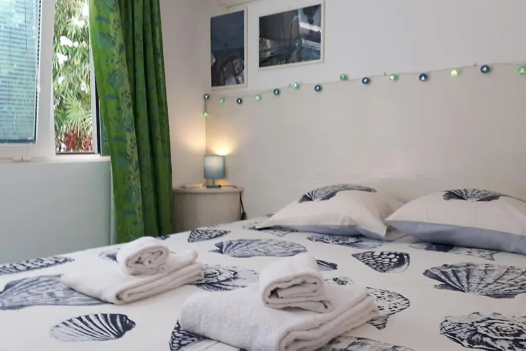 Studio At -La Croisette- Cannes - Beach Garden - 0*,  France